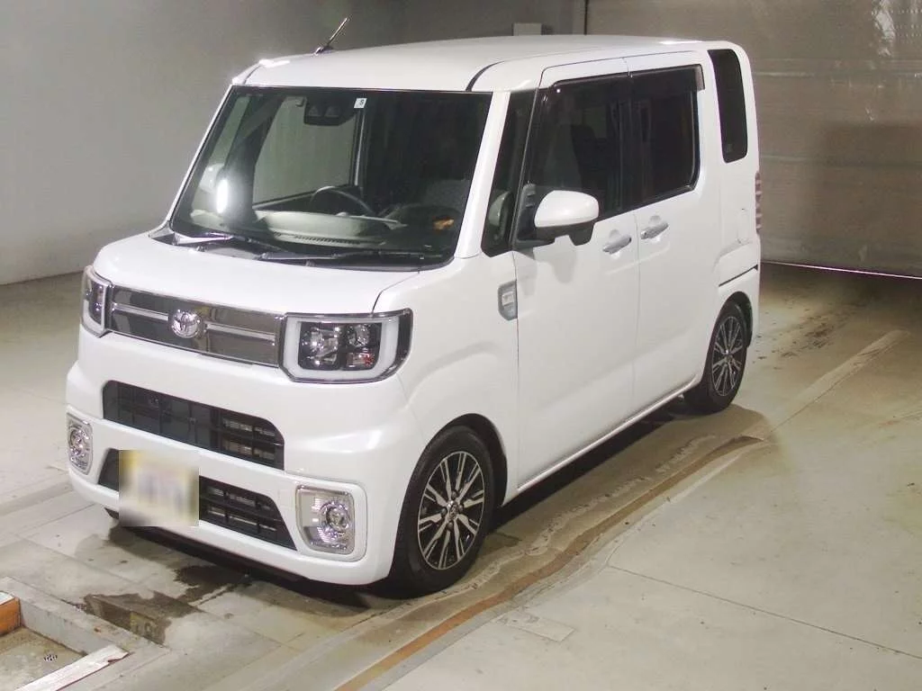 Toyota Pixis Mega LA700A 2022